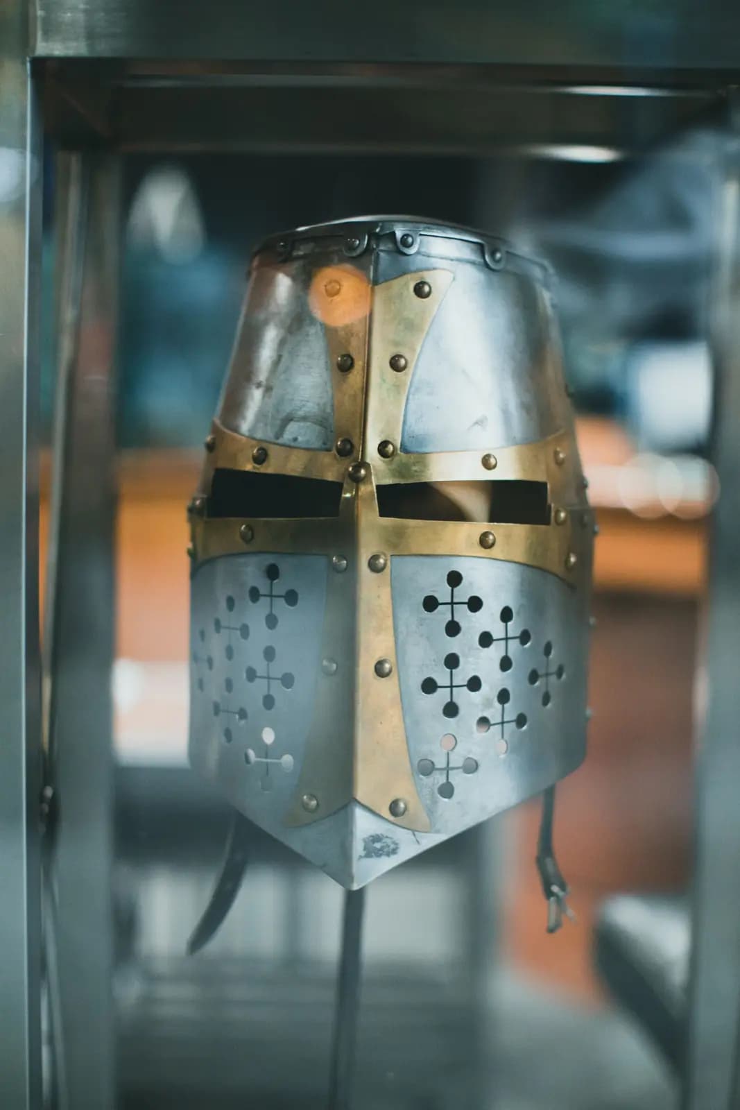 A knight's helmet on display in a museum case.